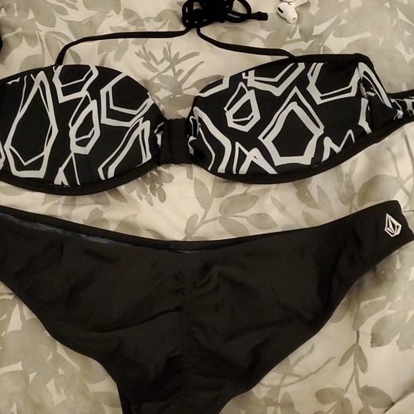 Volcom bikini - Picture 2 of 2